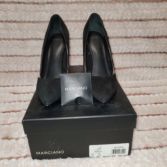 NEW -MARCIANO SUEDE PUMPS 👠 - Picture 3 of 8
